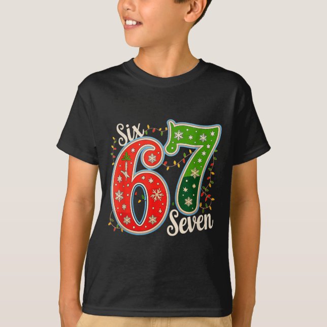 Camiseta Number 67 Funny Six Seven 6 7 Meme Christmas Light (Frente)
