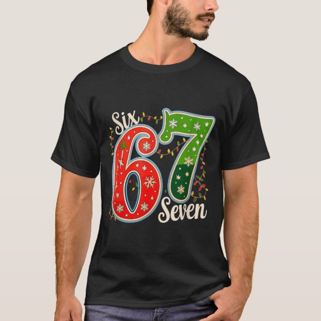 Camiseta Number 67 Funny Six Seven 6 7 Meme Christmas Light (Frente)