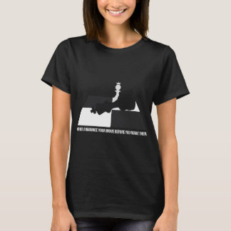 Camiseta Nunca anuncie seu movimento antes de fazê-lo