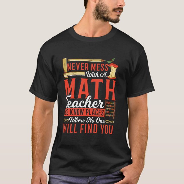 Camiseta Nunca Brinque Com Um Professor De Matemática Educa (Frente)