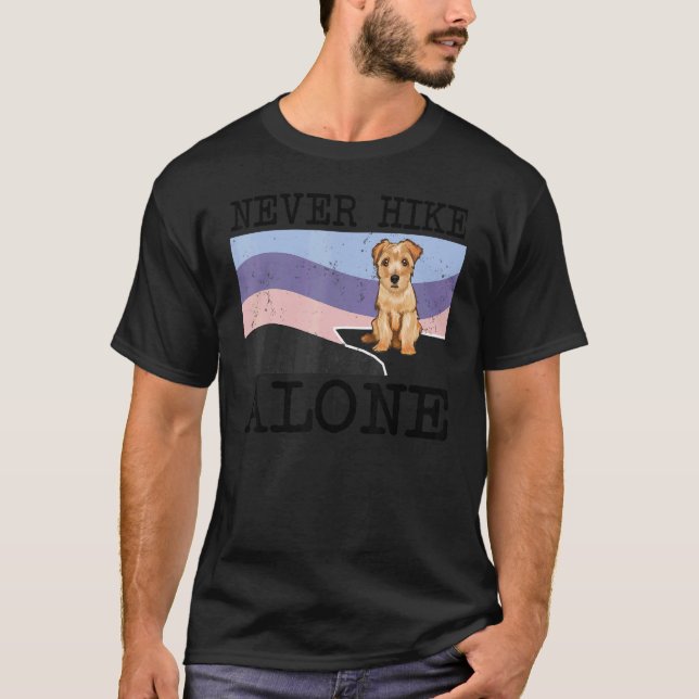 Camiseta Nunca Caminhe Sozinho Norfolk Terrier Dog Caminhan (Frente)