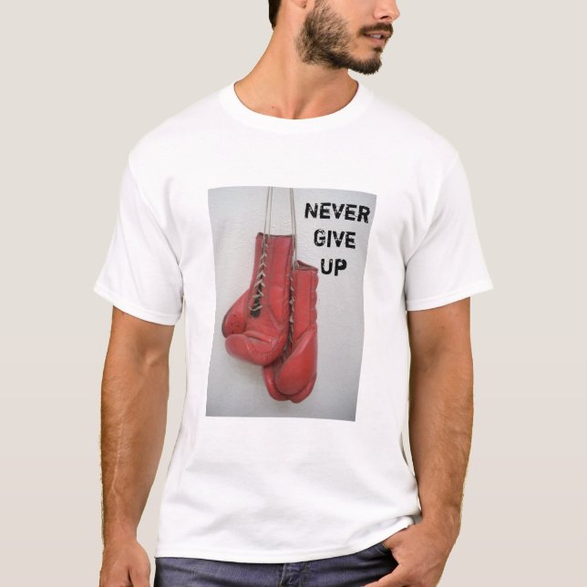 Camiseta Nunca dê acima o t-shirt das luvas de (Frente)