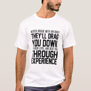 Camiseta Nunca discuta com um idiota Eles vão te arrastar 