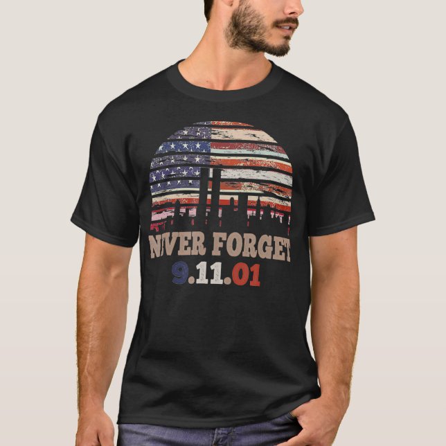 Camiseta Nunca esqueça o Patriótico Retro de Bandeira Ameri (Frente)