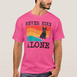 Camiseta Nunca Faça Trilhas Sozinho Gráfico de Terrier Esco