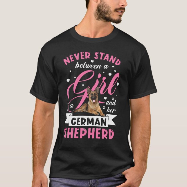 Camiseta Nunca fique entre uma garota e seu German shepherd (Frente)