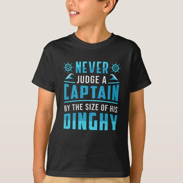 Camiseta Nunca Julgue O Capitão Boat Selejando Barco Engraç (Frente)