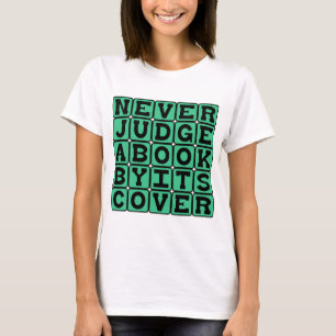 Camiseta Nunca Julgue Um Livro Pela Capa