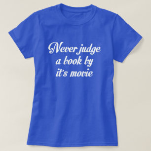 CAMISETA NUNCA JULGUE UM LIVRO PELO FILME.