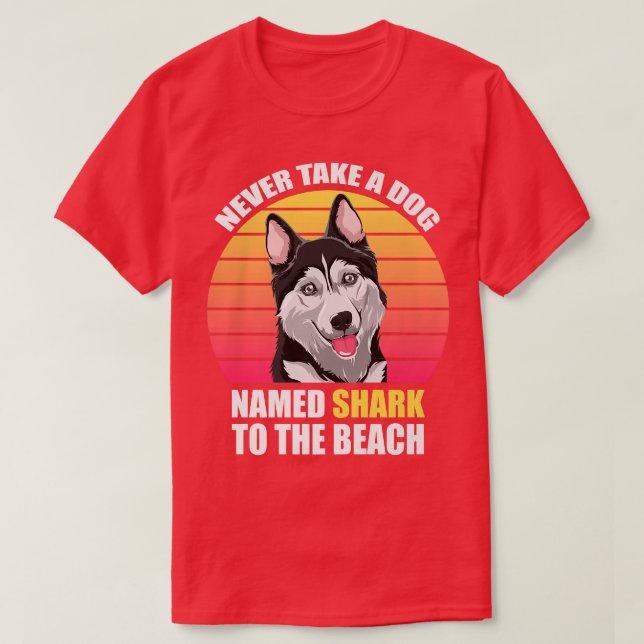 Camiseta Nunca leve um cachorro chamado tubarão para a prai (Frente do Design)