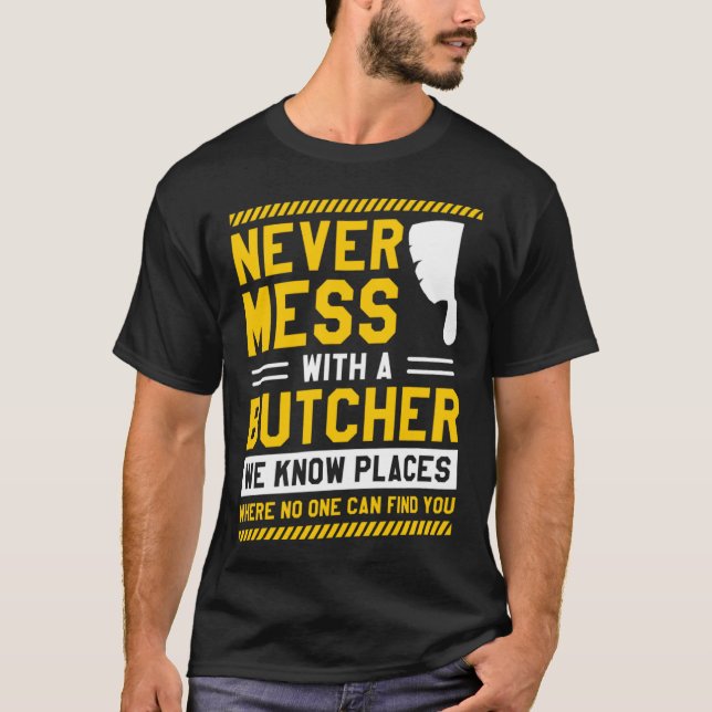 Camiseta Nunca Mal Com Um Carniceiro Nós Conhecemos Lugares (Frente)