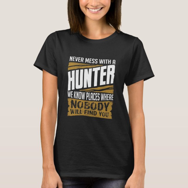 Camiseta Nunca Mete Com Um Caçador (Frente)