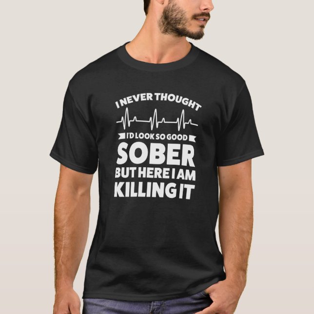 Camiseta Nunca pensei que ficaria tão bem sóbrio. (Frente)