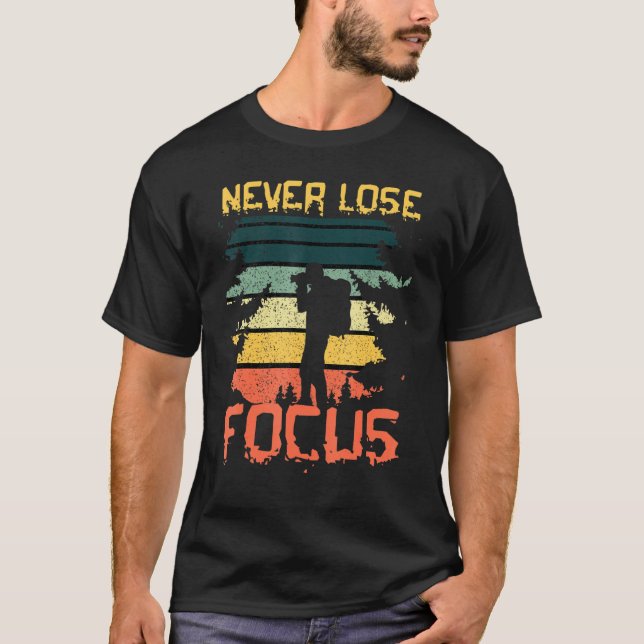 Camiseta Nunca Perder Foco Fotógrafo Acampando (Frente)