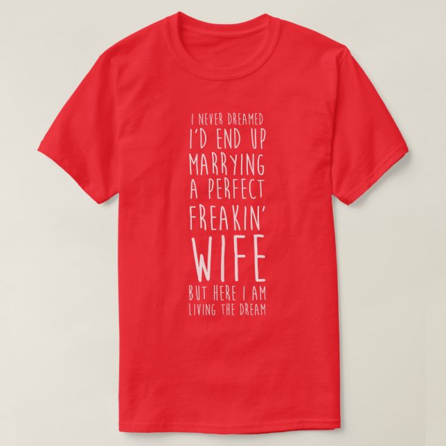 Camiseta Nunca Sonhei Em Casar Com Uma Esposa Perfeita. (Frente do Design)