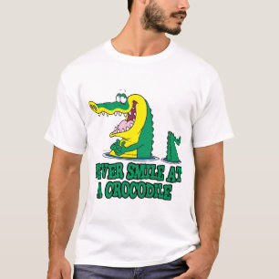 Camiseta nunca sorria num crocodilo