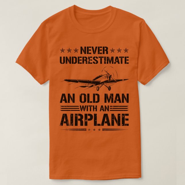 Camiseta Nunca Subestimar Avião Piloto de Homem Antigo (Frente do Design)