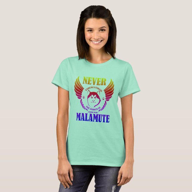 Camiseta Nunca Subestimar Malamute (Frente Completa)