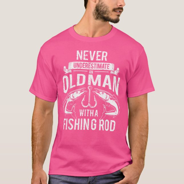 Camiseta Nunca Subestimar Um Velho Com Um Arado De Pesca (Frente)