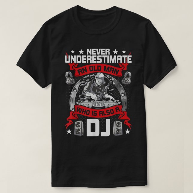 Camiseta Nunca Subestimar Um Velho Que Também É Um Dj Mu (Frente do Design)