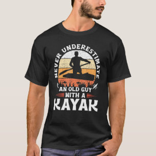 Camiseta Nunca Subestimar Uma Cara Antiga Com Um Kayak