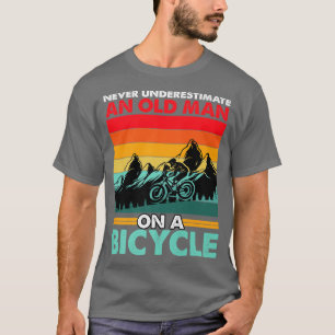 Camiseta Nunca Subestimar Uma Cara Antiga Com Uma Bicicleta