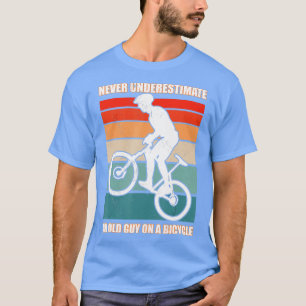 Camiseta Nunca Subestimar Uma Cara Antiga Em Um Retro De Bi