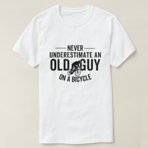 Camiseta Nunca Subestimar Uma Cara Antiga Em Uma Bicicleta