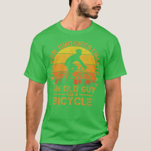 Camiseta Nunca Subestimar Uma Cara Antiga Em Uma Bicicleta