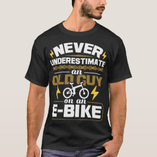 Camiseta Nunca Subestimar Uma Cara Antiga Em Uma Bomba De E