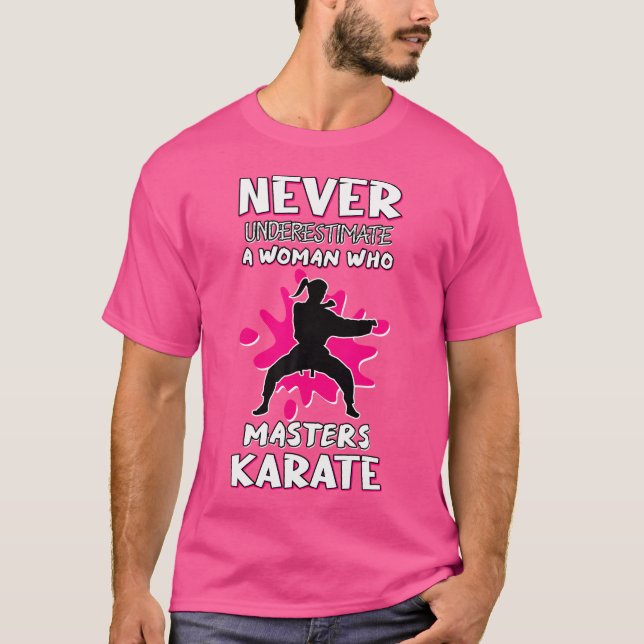 Camiseta Nunca Subestime A Mulher Que Mestrado A Luta Do Ka (Frente)