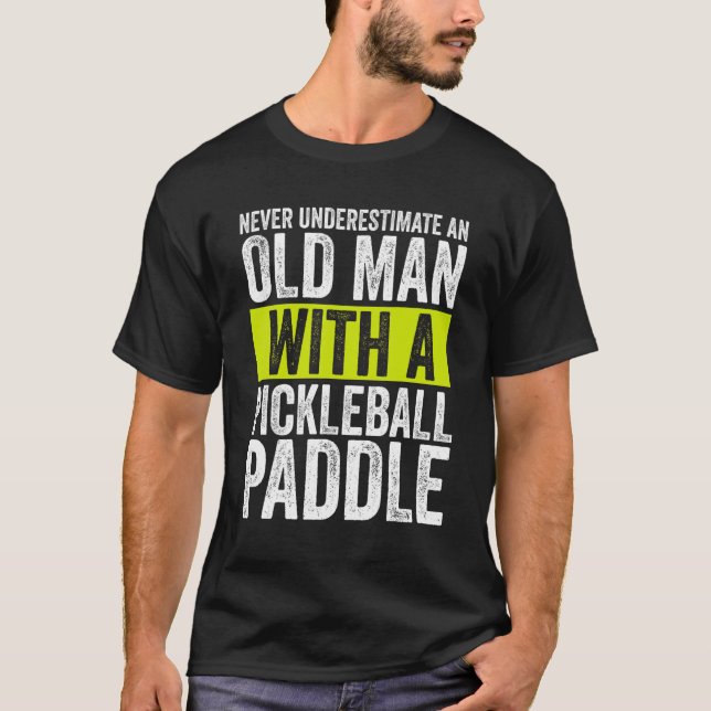 Camiseta Nunca subestime e o Velho com uma Separação (Frente)