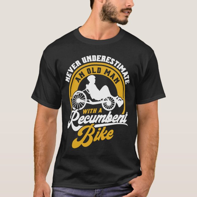 Camiseta Nunca Subestime E Velho Com Um B Recumbante (Frente)