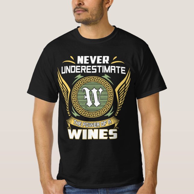 Camiseta Nunca Subestime O Poder De Um Vinhos (Frente)