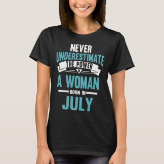 Camiseta nunca subestime o poder que uma mulher nascer em j