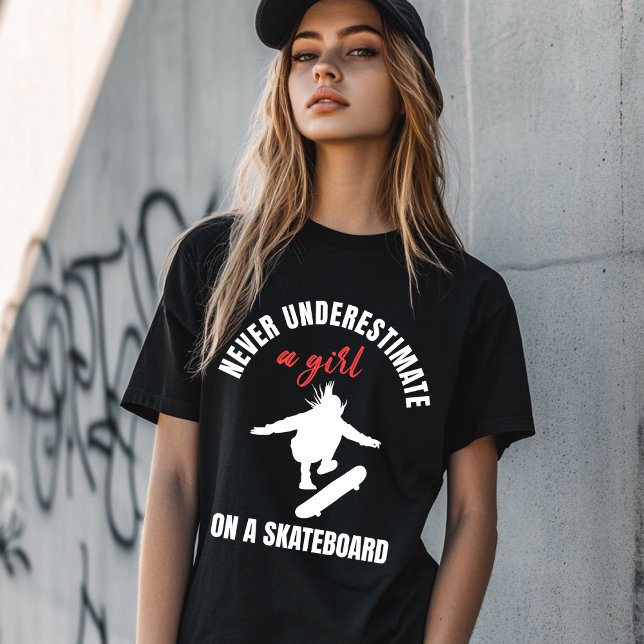 Camiseta Nunca subestime o skate de uma garota (Criador carregado)
