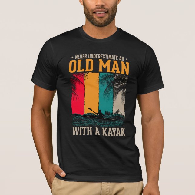Camiseta Nunca Subestime O Velho Com Kayak (Frente)