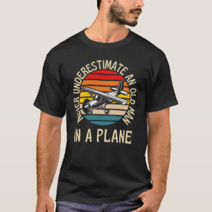 Camiseta Nunca Subestime O Velho Num Avião