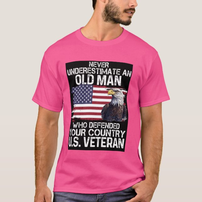 Camiseta Nunca Subestime O Velho Que Defendeu O Seu Casal (Frente)