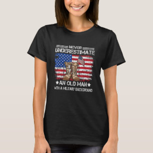 Camiseta Nunca Subestime o Velho Veterano Com Militar