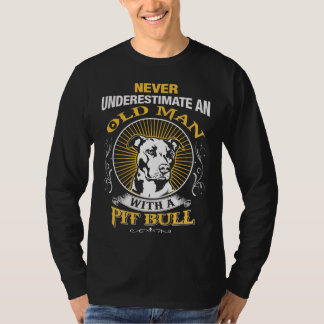 Camiseta Nunca subestime um ancião com um Pitbull