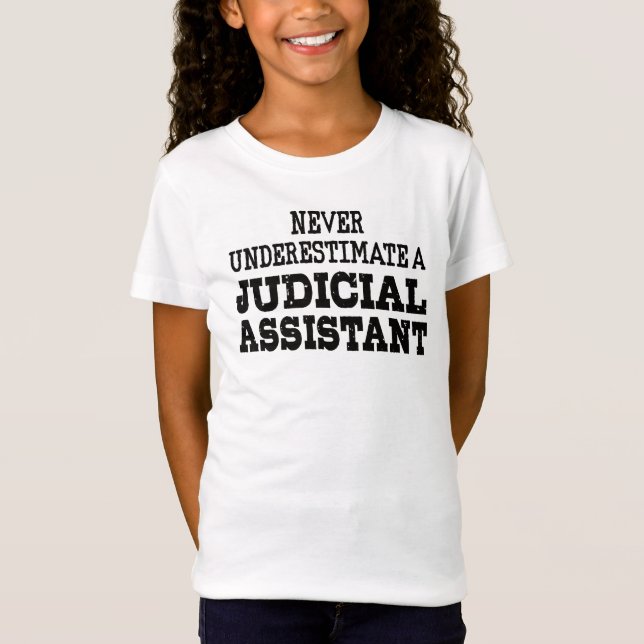 Camiseta Nunca subestime um assistente judicial (Frente)