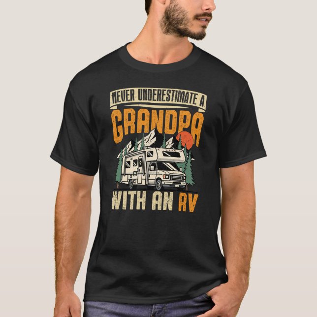 Camiseta Nunca Subestime Um Avô Com RV (Frente)