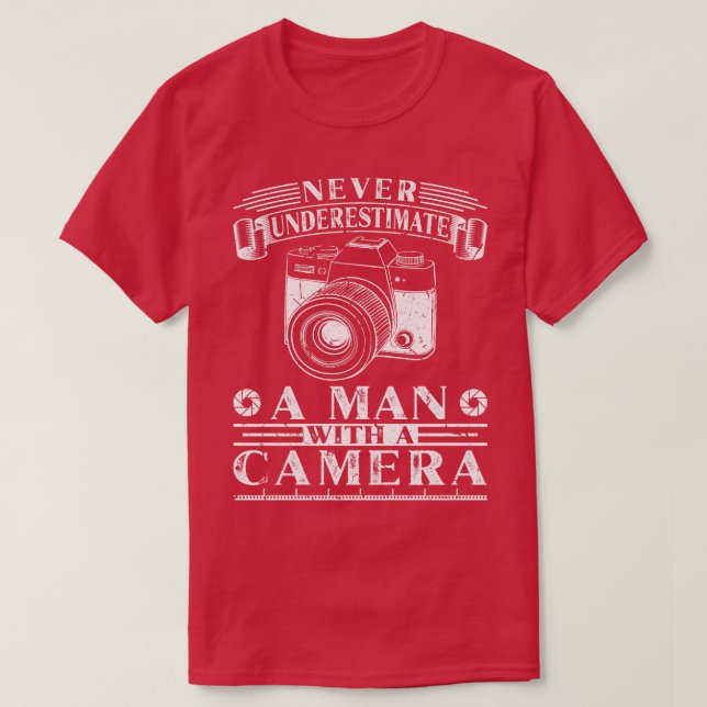 Camiseta Nunca Subestime Um Homem Com Fotografia De Câmera (Frente do Design)
