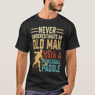 Camiseta Nunca Subestime Um Homem Velho Com Um P