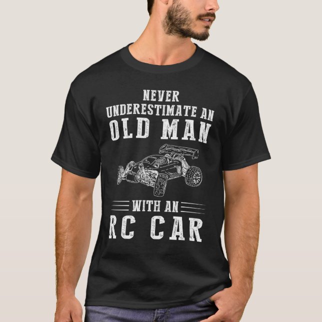 Camiseta Nunca subestime um homem velho com uma árvore de c (Frente)