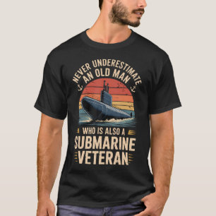 Camiseta Nunca Subestime Um Homem Velho Que É Um Submarino