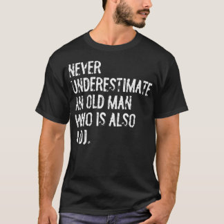 Camiseta Nunca Subestime Um Homem Velho Que Também É Um