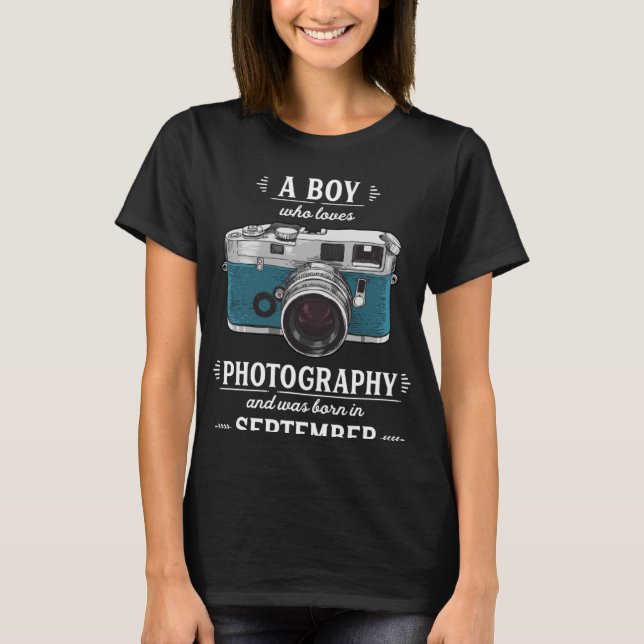 Camiseta Nunca Subestime Um Menino Que Ama A Fotografia (Frente)