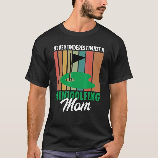 Camiseta Nunca subestime um Minigolfe Mãe Mini Golf Mo (Frente)